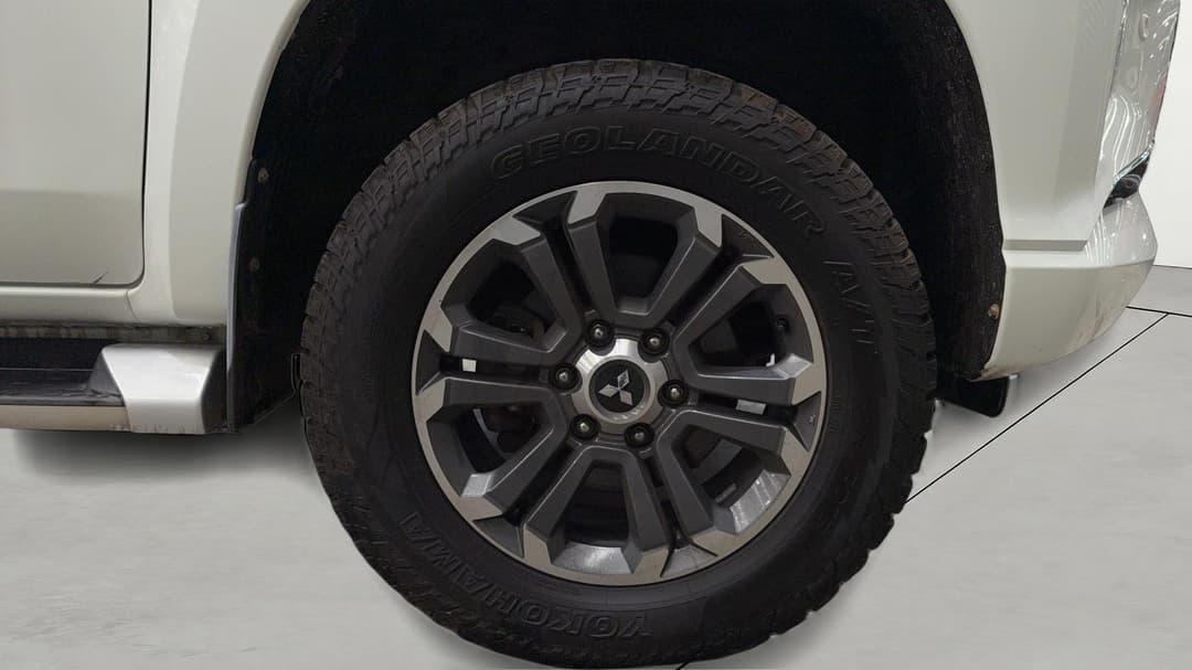 2021 Mitsubishi Triton Gls (4x4), Automatic, 64547 km, Right Front Wheel