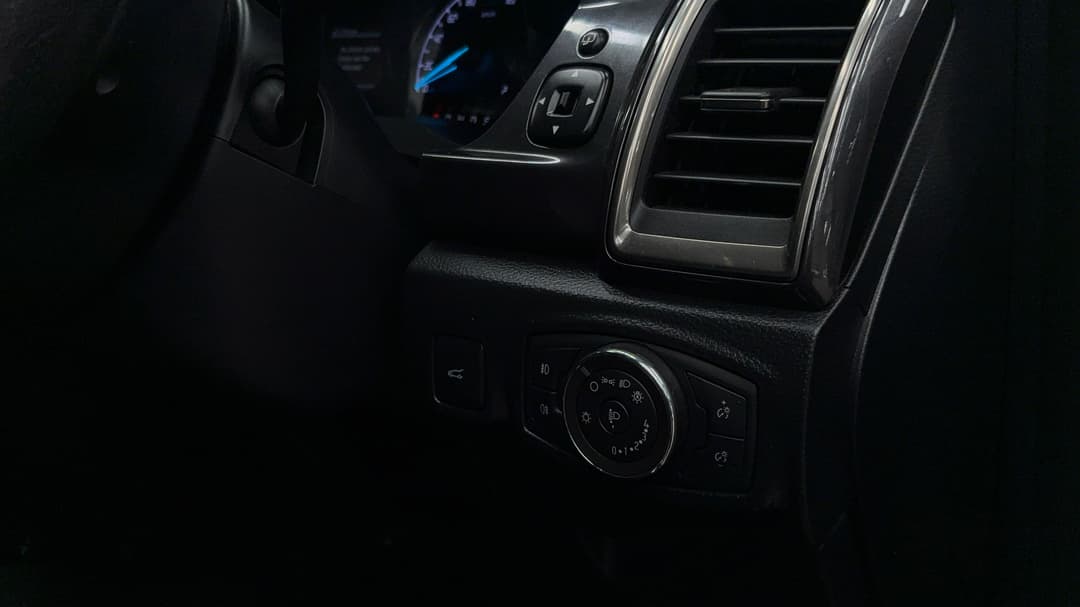 2020 Ford Everest Titanium (4WD 7 Seat), Automatic, 116260 km, Utility Switches/Buttons