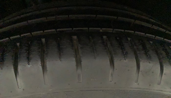 2017 Maruti Baleno ZETA DIESEL 1.3, Diesel, Manual, 34,450 km, Right Rear Tyre Tread