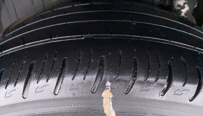 2019 Mahindra XUV300 W8(O), Diesel, Manual, 45,359 km, Right Rear Tyre Tread