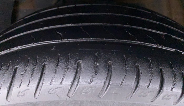 2019 Mahindra XUV300 W8(O), Diesel, Manual, 45,359 km, Left Rear Tyre Tread
