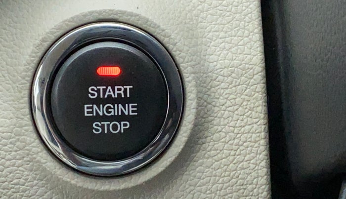 2019 Mahindra XUV300 W8(O), Diesel, Manual, 45,359 km, Keyless Start/ Stop Button
