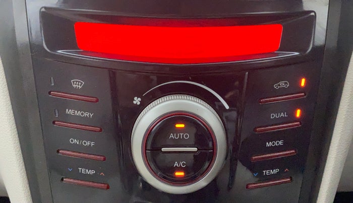 2019 Mahindra XUV300 W8(O), Diesel, Manual, 45,359 km, Automatic Climate Control