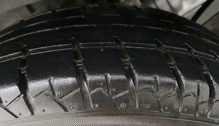 2014 Hyundai Santro Xing GLS, Petrol, Manual, 38,018 km, Left Front Tyre Tread