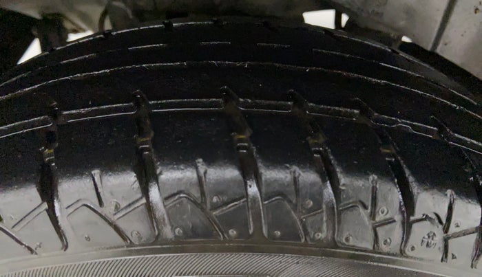 2014 Hyundai Santro Xing GLS, Petrol, Manual, 38,018 km, Right Front Tyre Tread