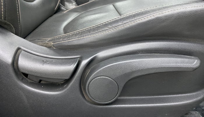 2017 Hyundai Creta SX (O) 1.6 DIESEL, Diesel, Manual, 77,685 km, Driver Side Adjustment Panel