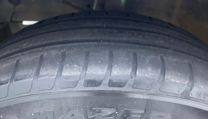 2018 Maruti Swift VXI ABS, Petrol, Manual, 28,686 km, Left Front Tyre Tread