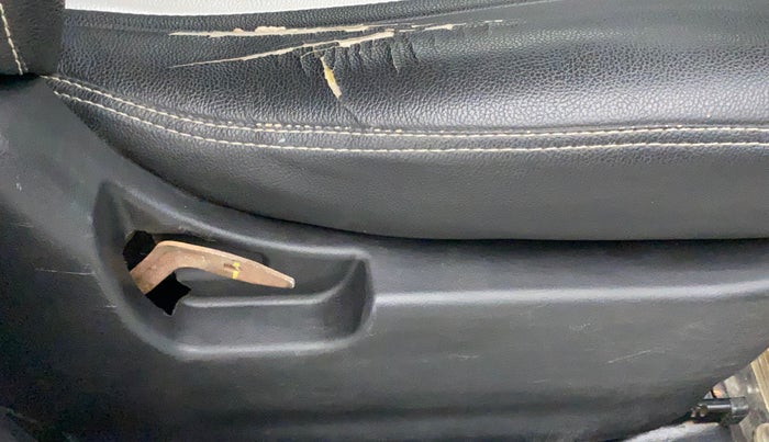 2017 Maruti Wagon R 1.0 VXI, Petrol, Manual, 83,972 km, Driver seat - Folding lever cover has minor damage
