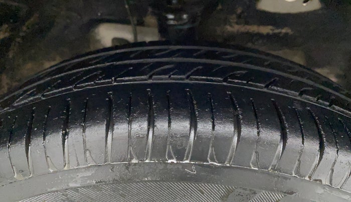 2017 Maruti Wagon R 1.0 VXI, Petrol, Manual, 83,972 km, Right Front Tyre Tread