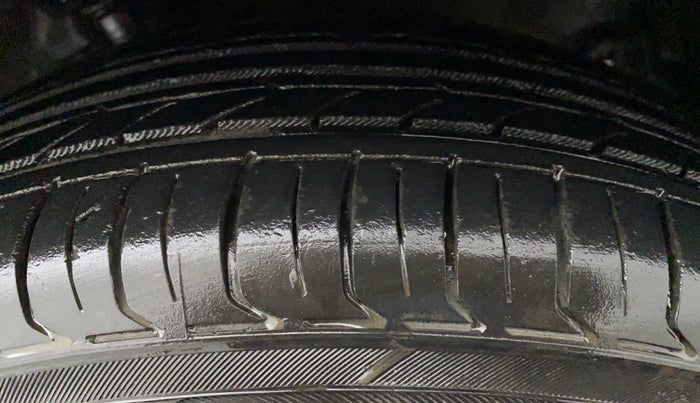 2017 Maruti Celerio ZXI (O), CNG, Manual, 69,819 km, Left Front Tyre Tread