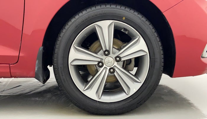 2018 Hyundai Verna 1.6 SX VTVT, Petrol, Manual, 36,382 km, Right Front Wheel