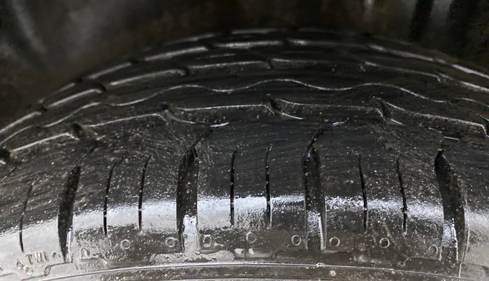 2014 Volkswagen Vento HIGHLINE PETROL, Petrol, Manual, 49,637 km, Left Rear Tyre Tread