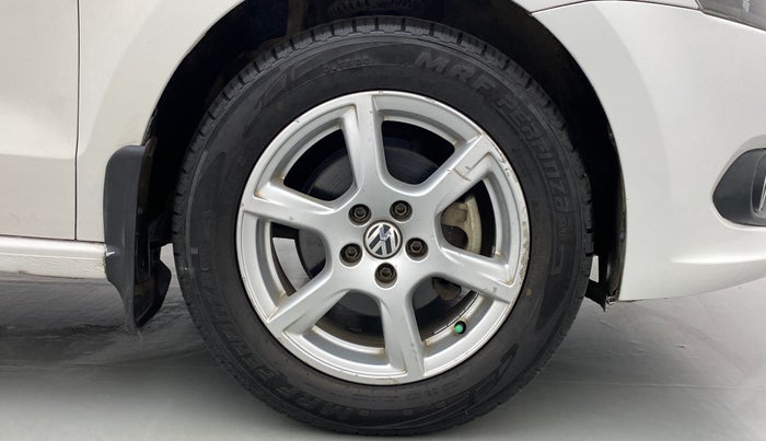 2014 Volkswagen Vento HIGHLINE PETROL, Petrol, Manual, 49,637 km, Right Front Wheel