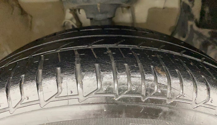 2018 Hyundai Elite i20 ASTA 1.2 (O), Petrol, Manual, 26,694 km, Right Front Tyre Tread
