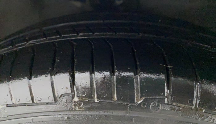 2012 Hyundai i10 MAGNA 1.2, Petrol, Manual, 68,932 km, Right Front Tyre Tread