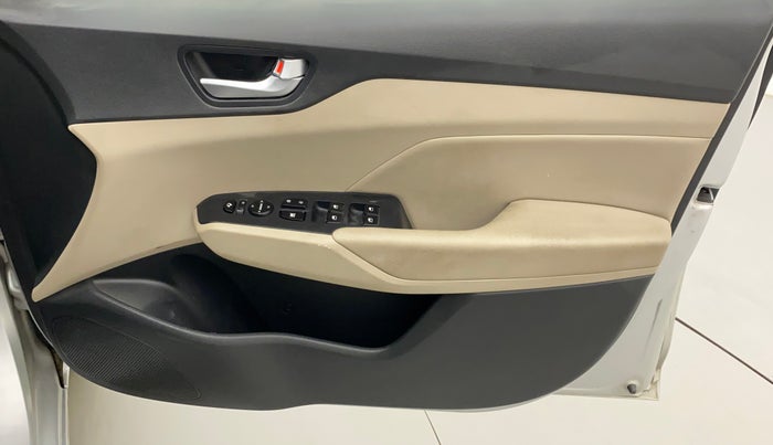 2017 Hyundai Verna 1.6 VTVT SX (O) AT, Petrol, Automatic, 70,680 km, Driver Side Door Panels Control