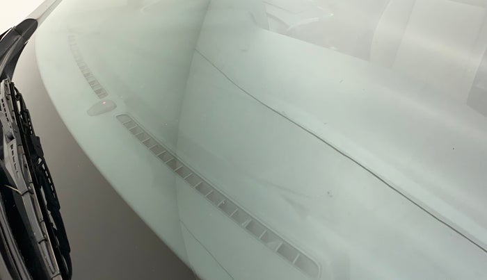 2017 Hyundai Verna 1.6 VTVT SX (O) AT, Petrol, Automatic, 70,680 km, Front windshield - Minor spot on windshield