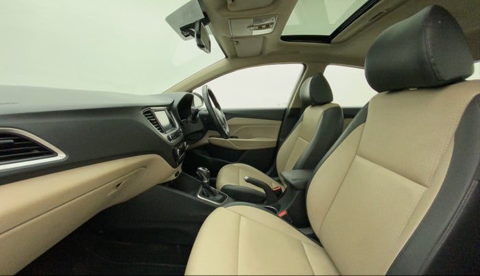 2017 Hyundai Verna 1.6 VTVT SX (O) AT, Petrol, Automatic, 70,680 km, Right Side Front Door Cabin