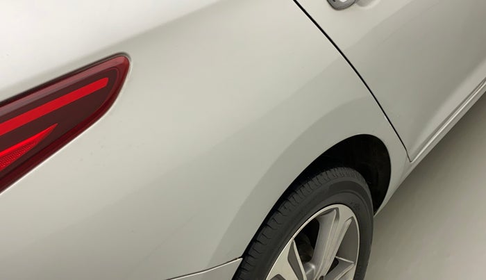 2017 Hyundai Verna 1.6 VTVT SX (O) AT, Petrol, Automatic, 70,680 km, Right quarter panel - Minor scratches