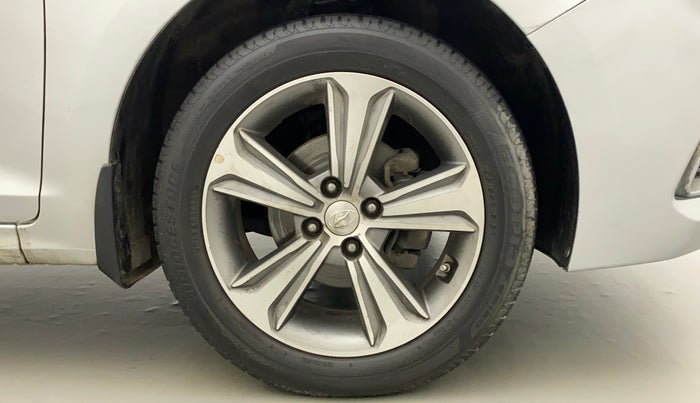 2017 Hyundai Verna 1.6 VTVT SX (O) AT, Petrol, Automatic, 70,680 km, Right Front Wheel