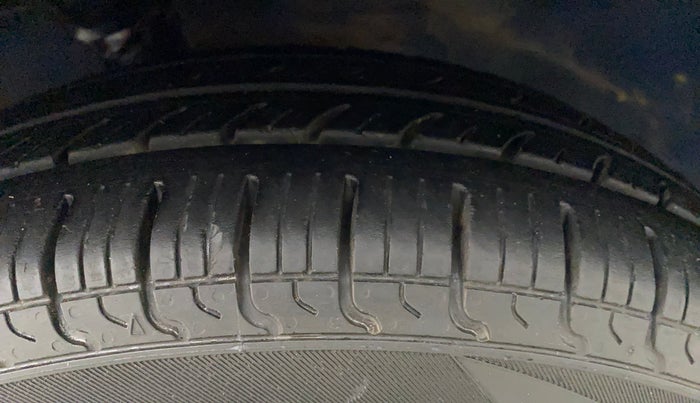 2012 Hyundai Eon D-LITE+, Petrol, Manual, 64,119 km, Left Front Tyre Tread