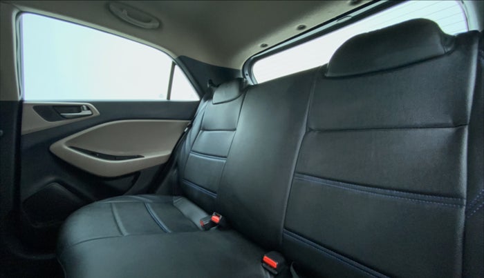 2017 Hyundai Elite i20 SPORTZ 1.4, Diesel, Manual, 73,167 km, Right Side Rear Door Cabin