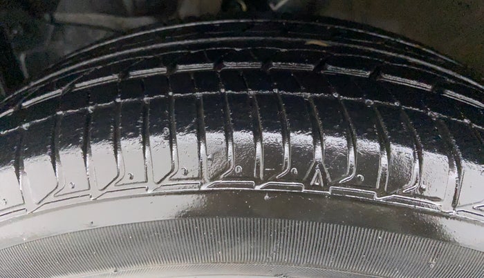 2017 Honda Jazz 1.2 V MT, Petrol, Manual, 17,098 km, Left Front Tyre Tread