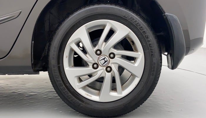 2017 Honda Jazz 1.2 V MT, Petrol, Manual, 17,098 km, Left Rear Wheel