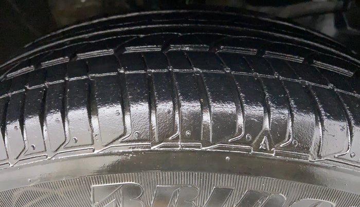 2017 Honda Jazz 1.2 V MT, Petrol, Manual, 17,098 km, Right Front Tyre Tread