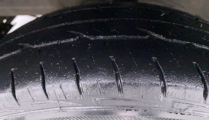 2013 Hyundai Eon ERA PLUS, Petrol, Manual, 62,138 km, Left Front Tyre Tread