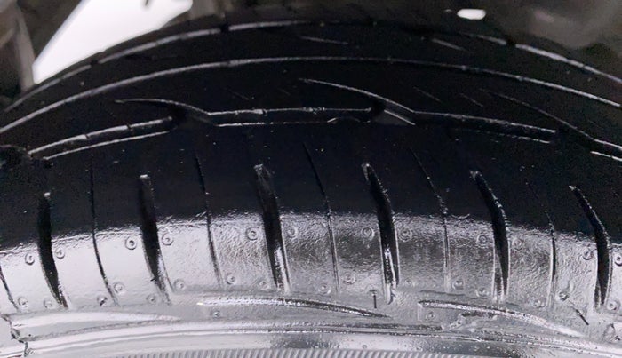 2013 Hyundai Eon ERA PLUS, Petrol, Manual, 62,138 km, Right Rear Tyre Tread