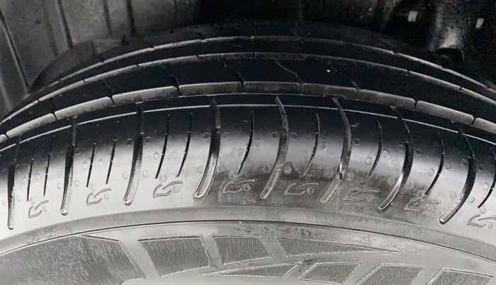 2020 Mahindra XUV300 W4 PETROL, Petrol, Manual, 6,573 km, Right Rear Tyre Tread