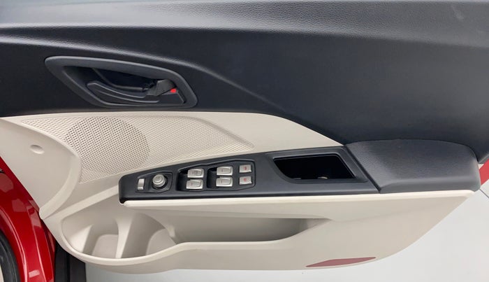 2020 Mahindra XUV300 W4 PETROL, Petrol, Manual, 6,573 km, Driver Side Door Panels Control