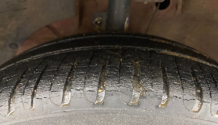 2017 Maruti Dzire VXI, Petrol, Manual, 60,068 km, Left Front Tyre Tread