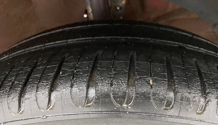 2017 Maruti Dzire VXI, Petrol, Manual, 60,068 km, Right Front Tyre Tread
