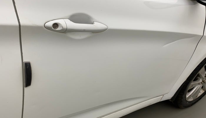 2013 Hyundai Verna FLUIDIC 1.6 CRDI SX, Diesel, Manual, 1,43,268 km, Driver-side door - Minor scratches