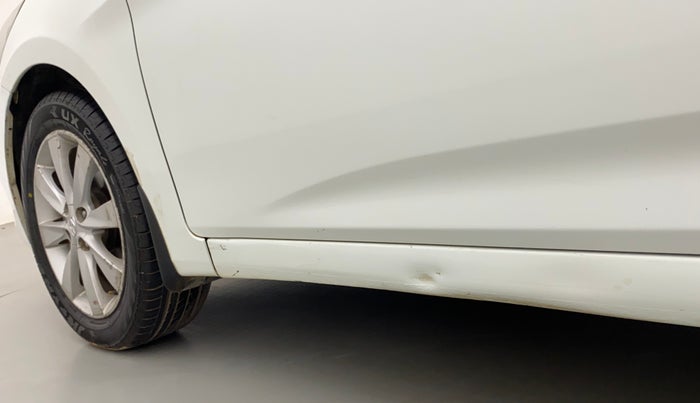 2013 Hyundai Verna FLUIDIC 1.6 CRDI SX, Diesel, Manual, 1,43,268 km, Left running board - Minor scratches