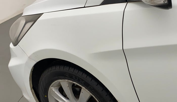 2013 Hyundai Verna FLUIDIC 1.6 CRDI SX, Diesel, Manual, 1,43,268 km, Left fender - Paint has minor damage