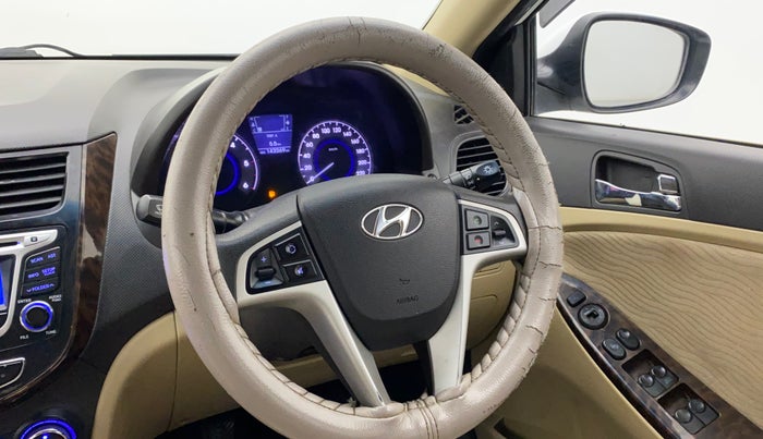 2013 Hyundai Verna FLUIDIC 1.6 CRDI SX, Diesel, Manual, 1,43,268 km, Steering wheel - Steering cover is minor torn