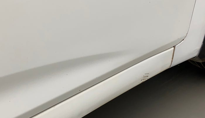2013 Hyundai Verna FLUIDIC 1.6 CRDI SX, Diesel, Manual, 1,43,268 km, Right running board - Minor scratches