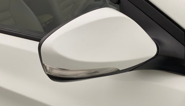 2013 Hyundai Verna FLUIDIC 1.6 CRDI SX, Diesel, Manual, 1,43,268 km, Right rear-view mirror - Minor folding noise