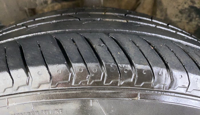 2018 Tata NEXON XM 1.2, CNG, Manual, 74,292 km, Left Front Tyre Tread
