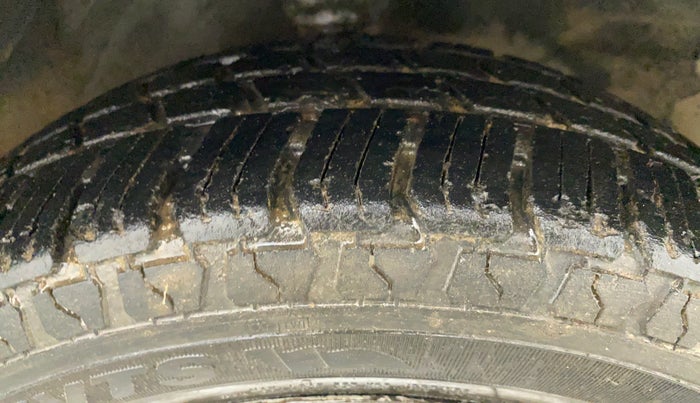 2014 Hyundai Santro Xing GL PLUS, Petrol, Manual, 62,324 km, Right Front Tyre Tread