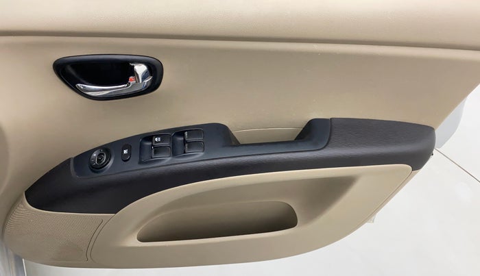 2011 Hyundai i10 SPORTZ 1.2, Petrol, Manual, 19,375 km, Driver Side Door Panels Control