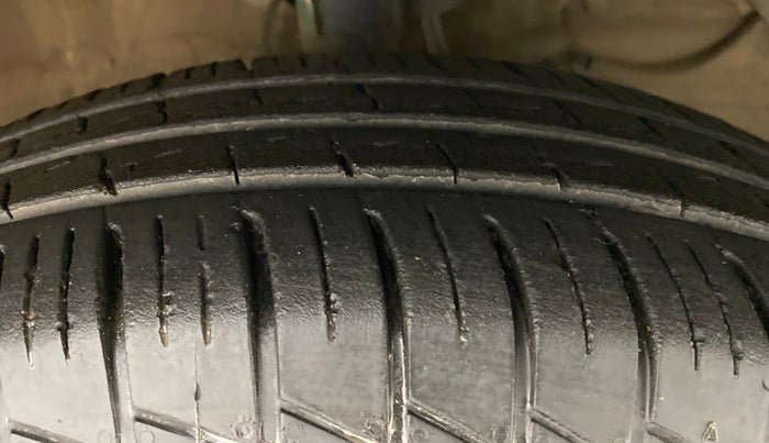 2021 Maruti Swift VXI, Petrol, Manual, 55,114 km, Right Front Tyre Tread