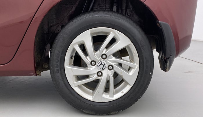 2016 Honda Jazz 1.2 V AT, Petrol, Automatic, 35,031 km, Left Rear Wheel