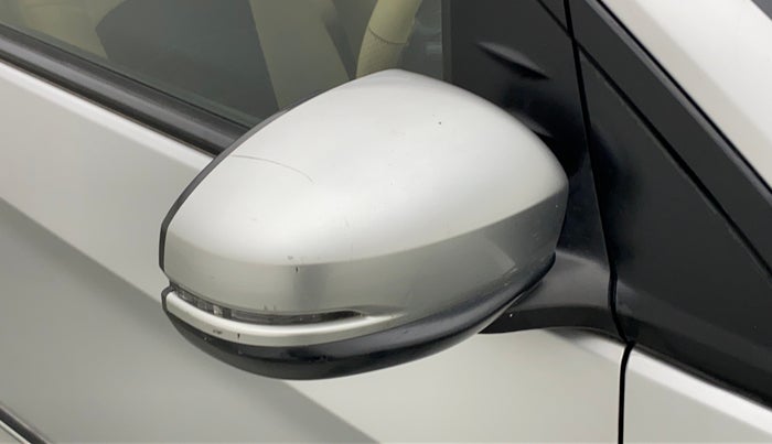 2015 Honda Amaze 1.2L I-VTEC VX, Petrol, Manual, 48,162 km, Right rear-view mirror - Cover has minor damage