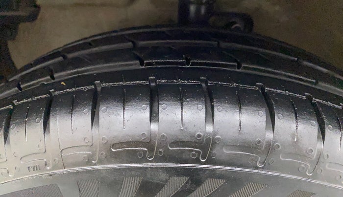 2015 Maruti Celerio ZXI, Petrol, Manual, 95,585 km, Left Front Tyre Tread