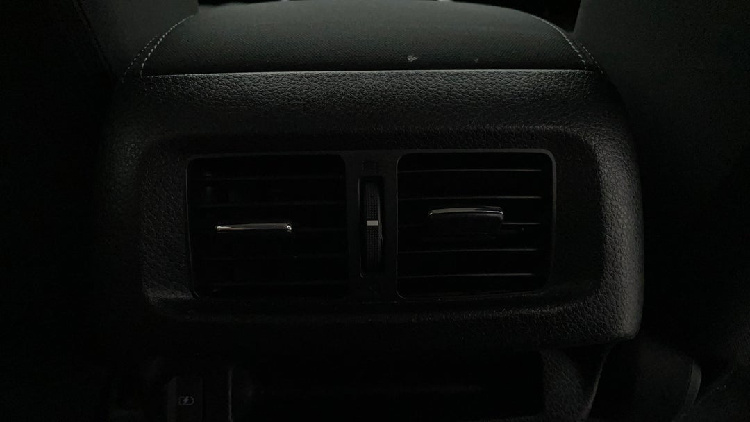 2021 Nissan Navara St (4x4), Automatic, 38528 km, Rear A/C Vent