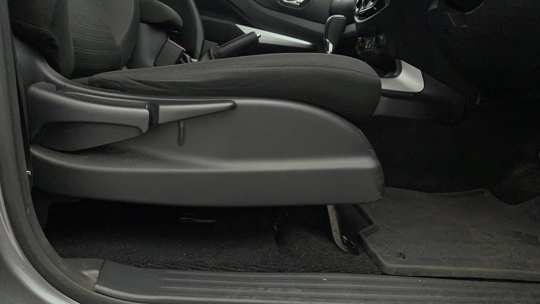 2021 Nissan Navara St (4x4), Automatic, 38528 km, Drivers Side Adjustment Panel